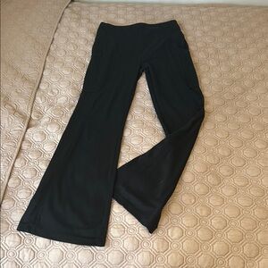 Lou & Grey Luvstretch Flared Pants Black Size M